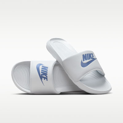 W+NIKE+VICTORI+ONE+SLIDE.png